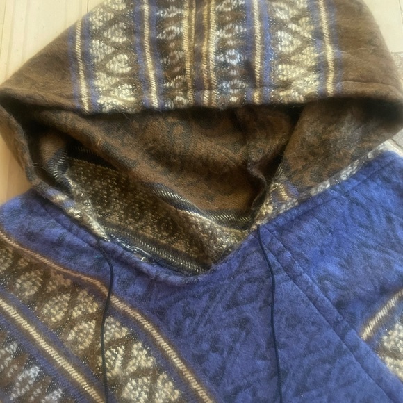 Boutique Shop Poncho - Picture 2 of 7